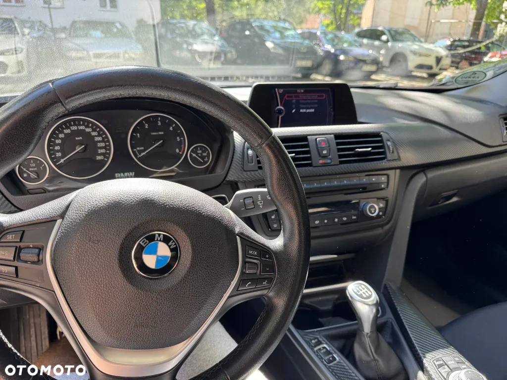 BMW Seria 3 318d Luxury Line - 9