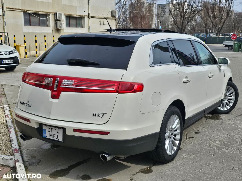 Lincoln MKT - 2