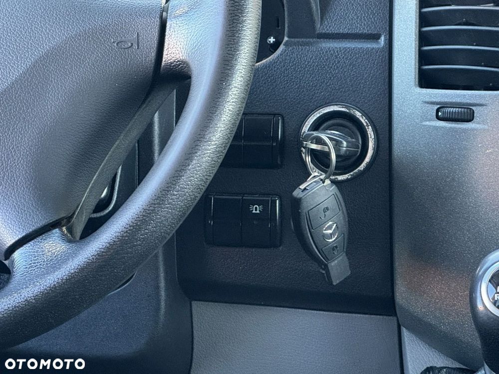 Mercedes-Benz Sprinter - 33