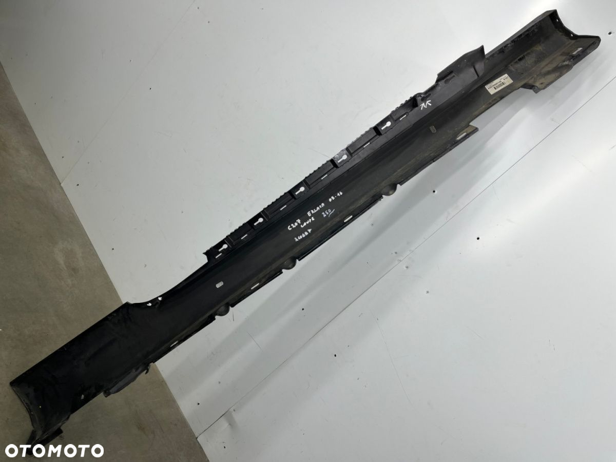 Nakładka progu Mercedes E-klasa W207 C207 09-16r. lewa listwa zewnętrzna 2076900140 - 8