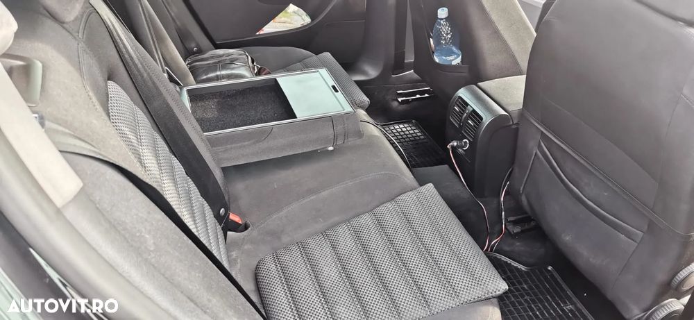 Volkswagen Passat 1.6 FSI Sportline - 12