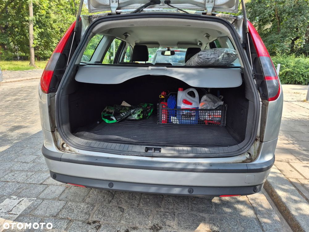 Ford Focus 1.6 TDCi DPF Ambiente - 12