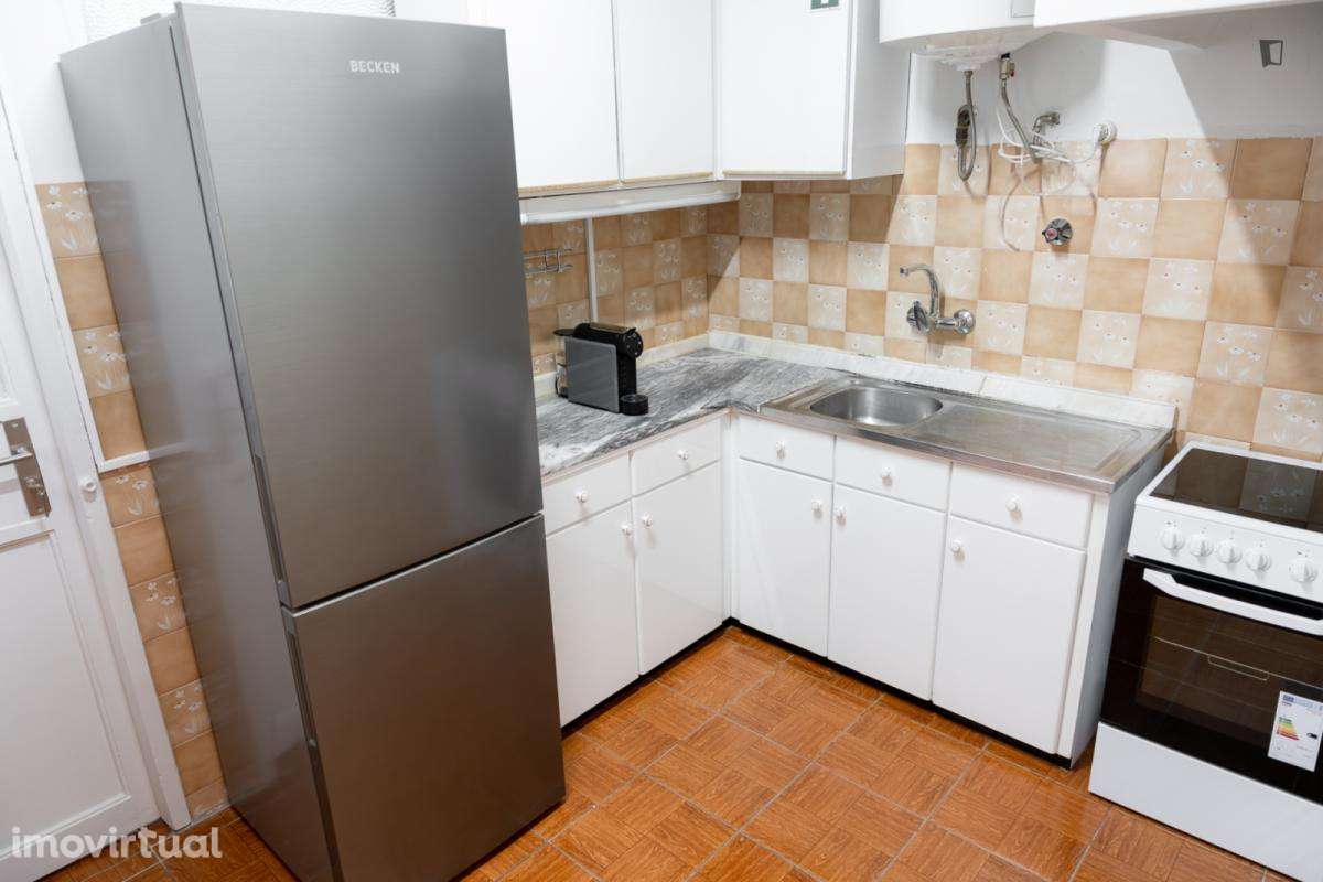 Quarto - localizado em Santa Marinha Porto - Grande imagem: 3/13