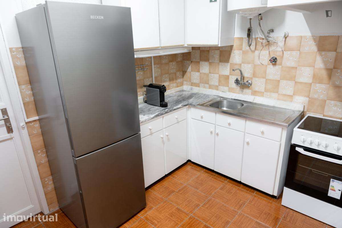 Quarto - localizado em Santa Marinha Porto - Grande imagem: 2/16