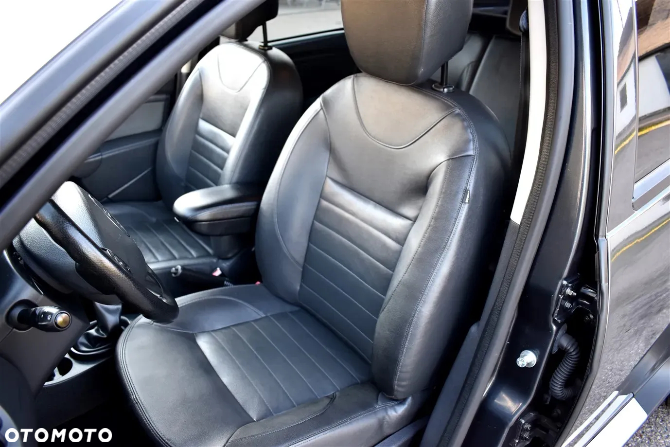 Dacia Duster 1.6 SCe Laureate S&S - 12