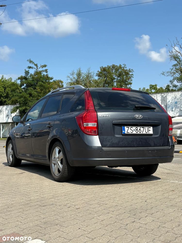 Kia Ceed - 4