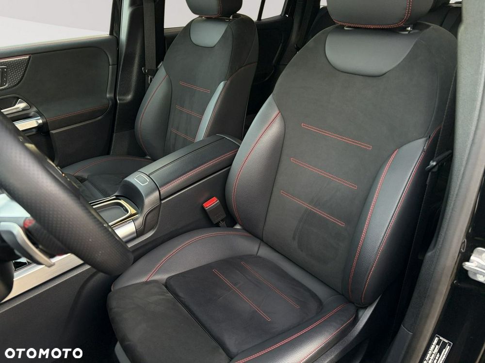 Mercedes-Benz GLB - 11