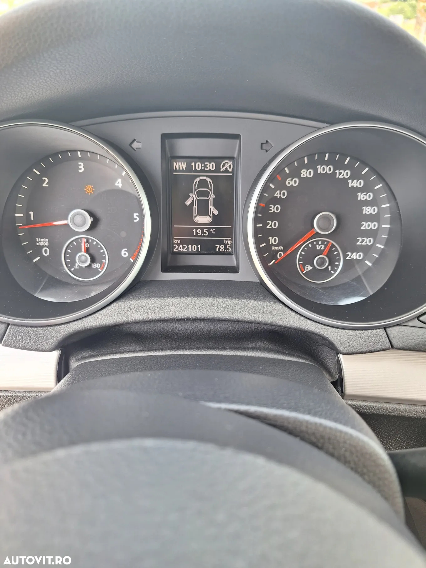 Volkswagen Golf 2.0 TDI Comfortline DSG - 14