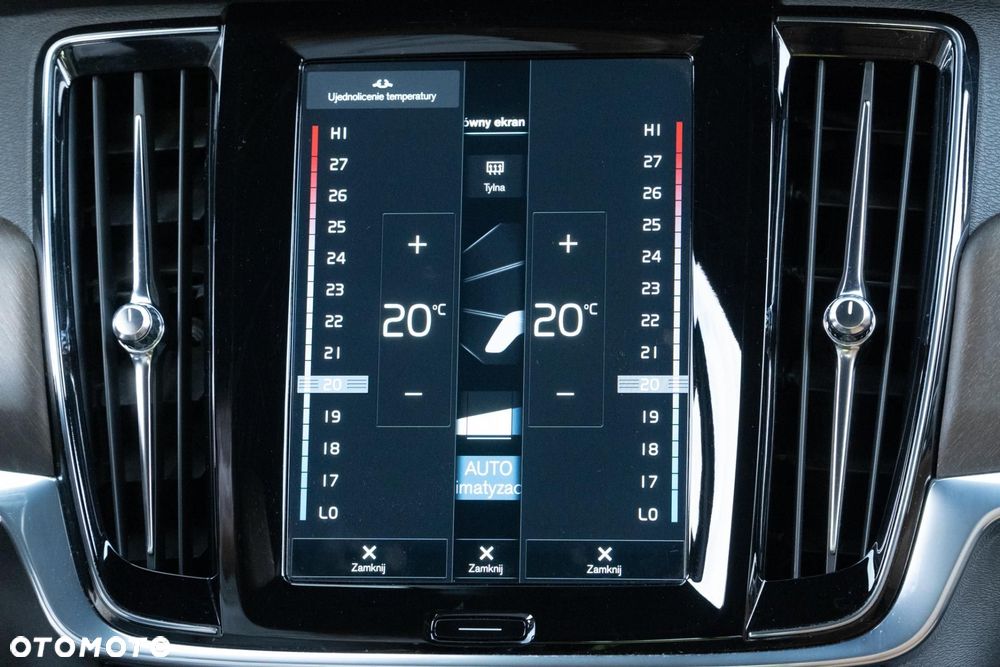 Volvo V90 Cross Country - 28