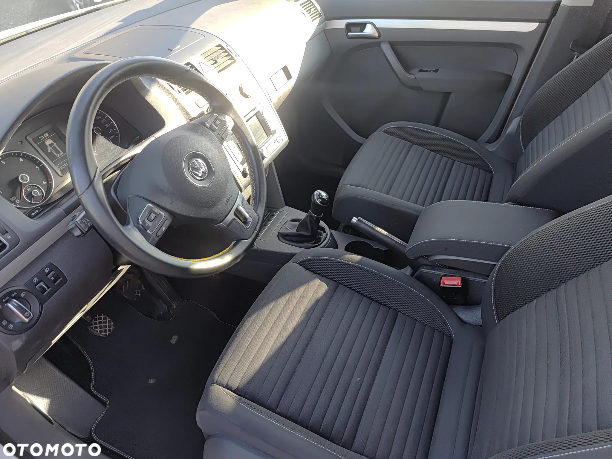Volkswagen Touran 1.6 TDI DPF Comfortline - 25