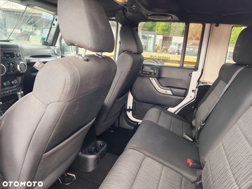 Jeep Wrangler Unlimited 2.8 CRD DPF Sport - 28