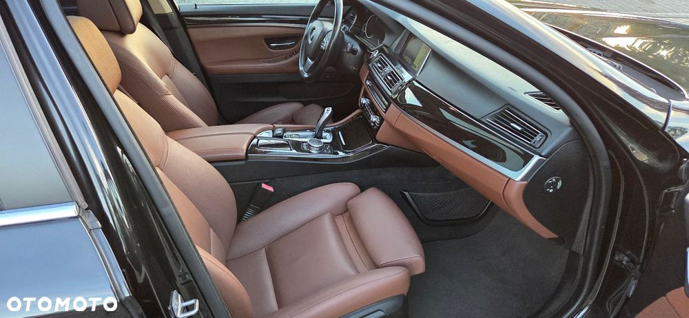 BMW Seria 5 525d Sport-Aut Luxury Line - 17