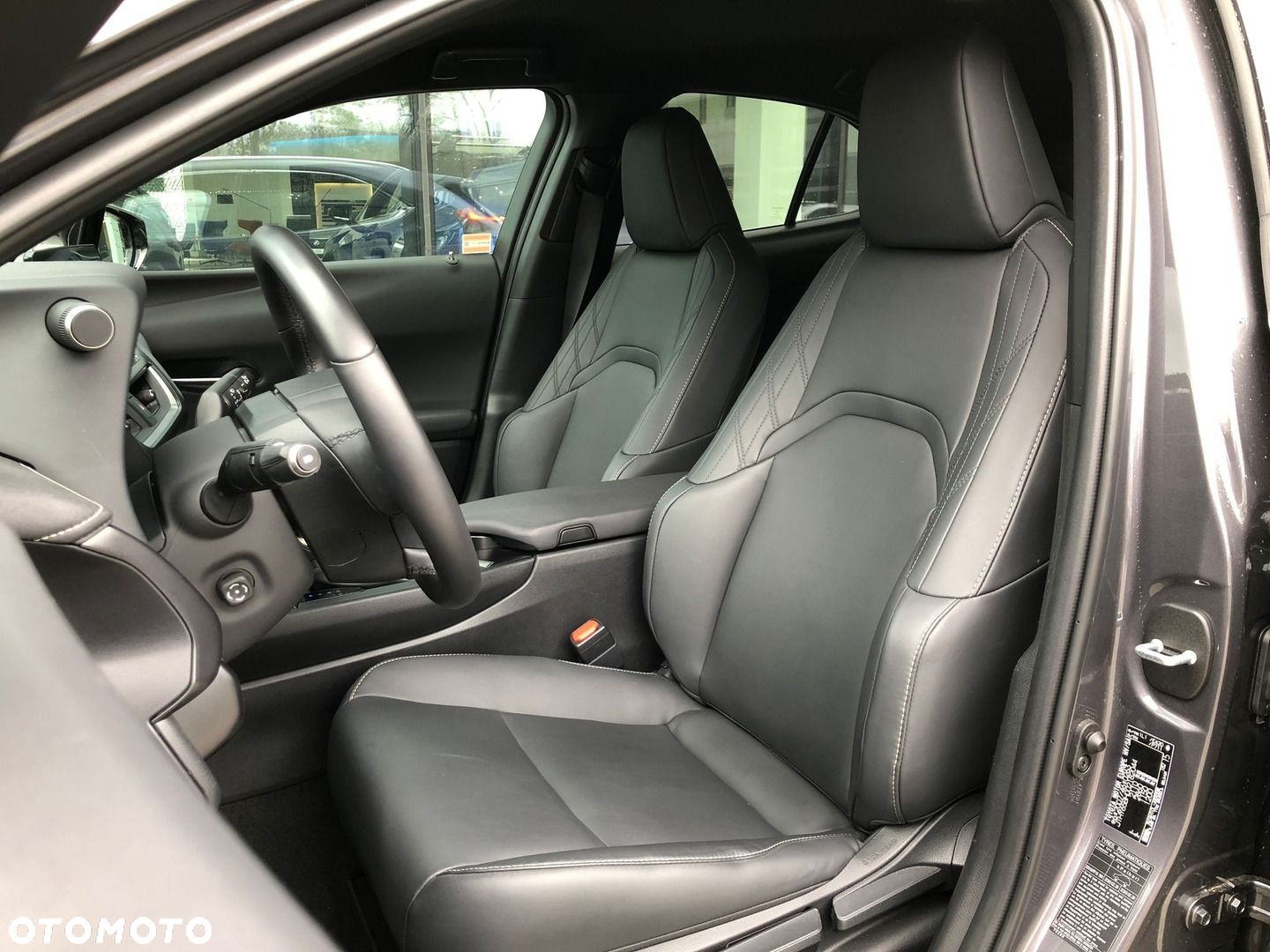 Lexus UX - 5