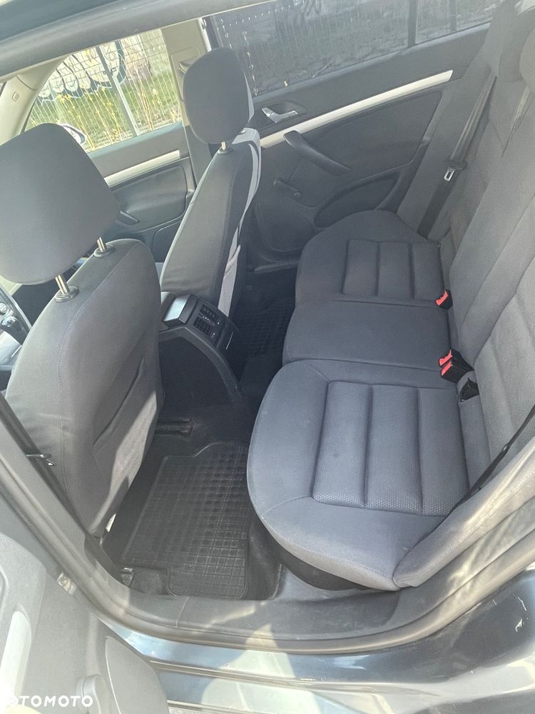 Skoda Octavia 1.6 Ambiente - 12