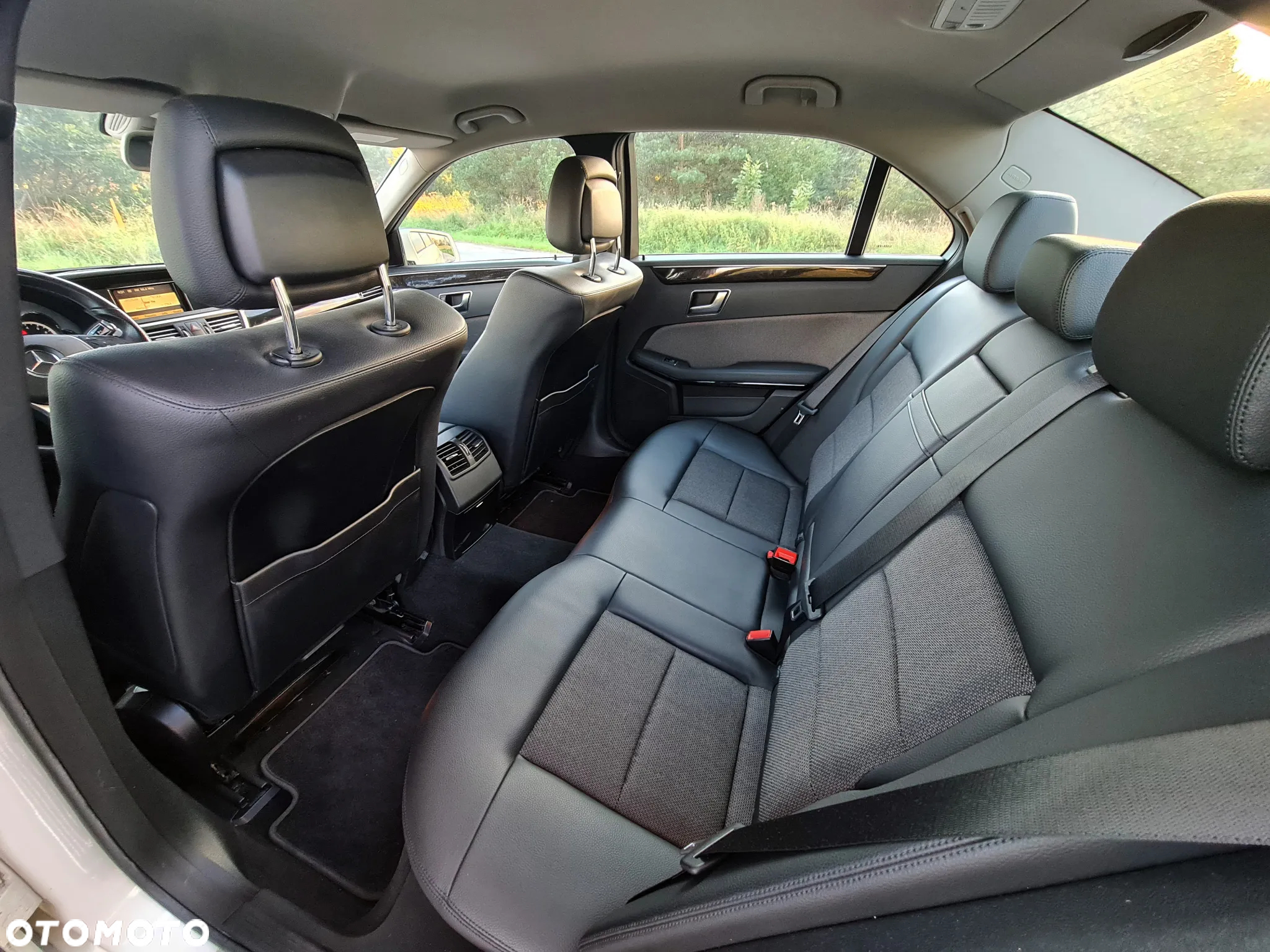 Mercedes-Benz Klasa E 200 CGI BlueEffICIENCY Avantgarde - 9