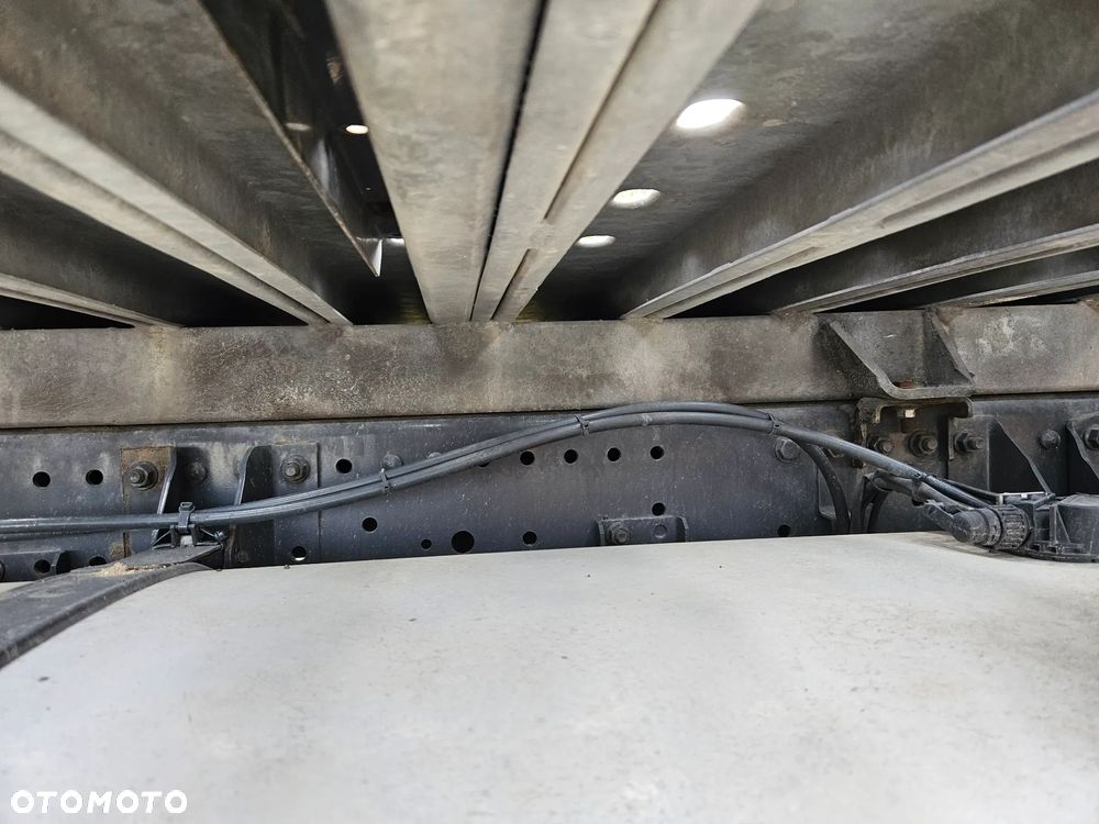 Mercedes-Benz Actros - 22