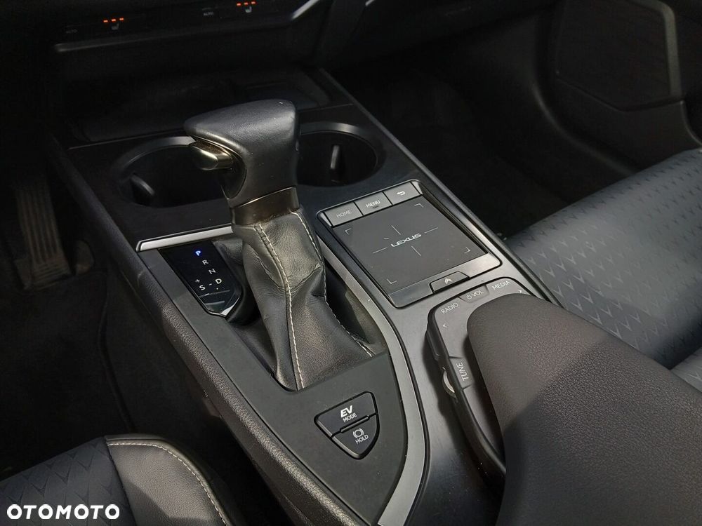 Lexus UX 250h GPF F Impression 2WD - 23