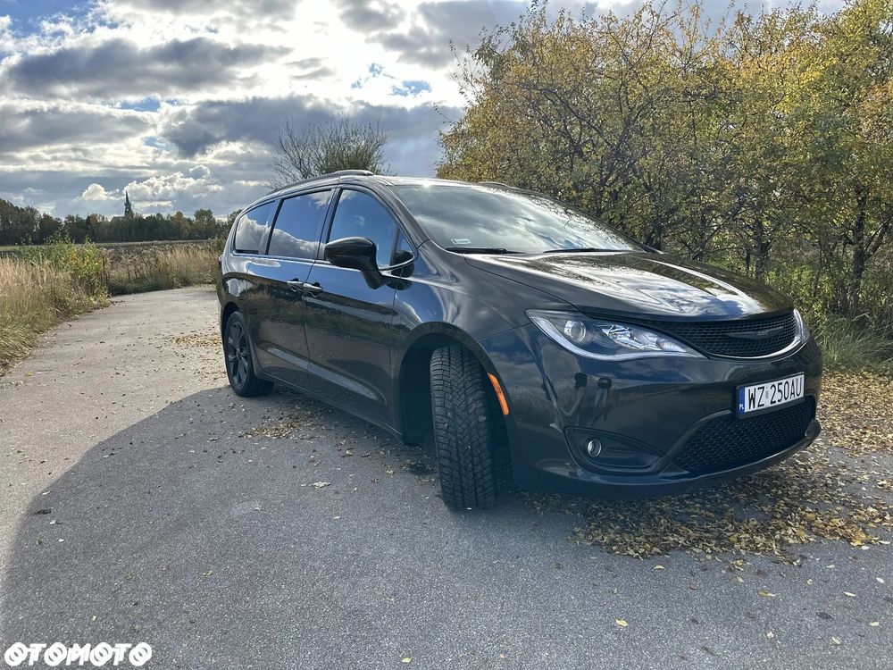Chrysler Pacifica - 5