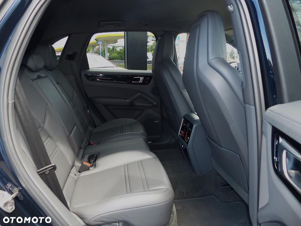 Porsche Cayenne Platinum Edition - 18