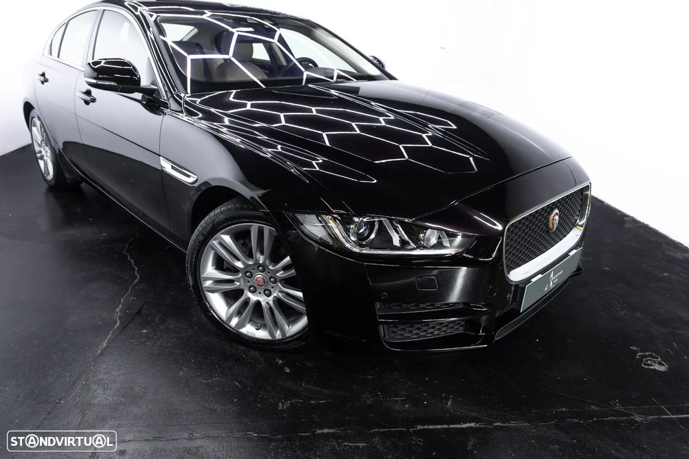Jaguar XE 2.0 D Prestige Aut. - 4