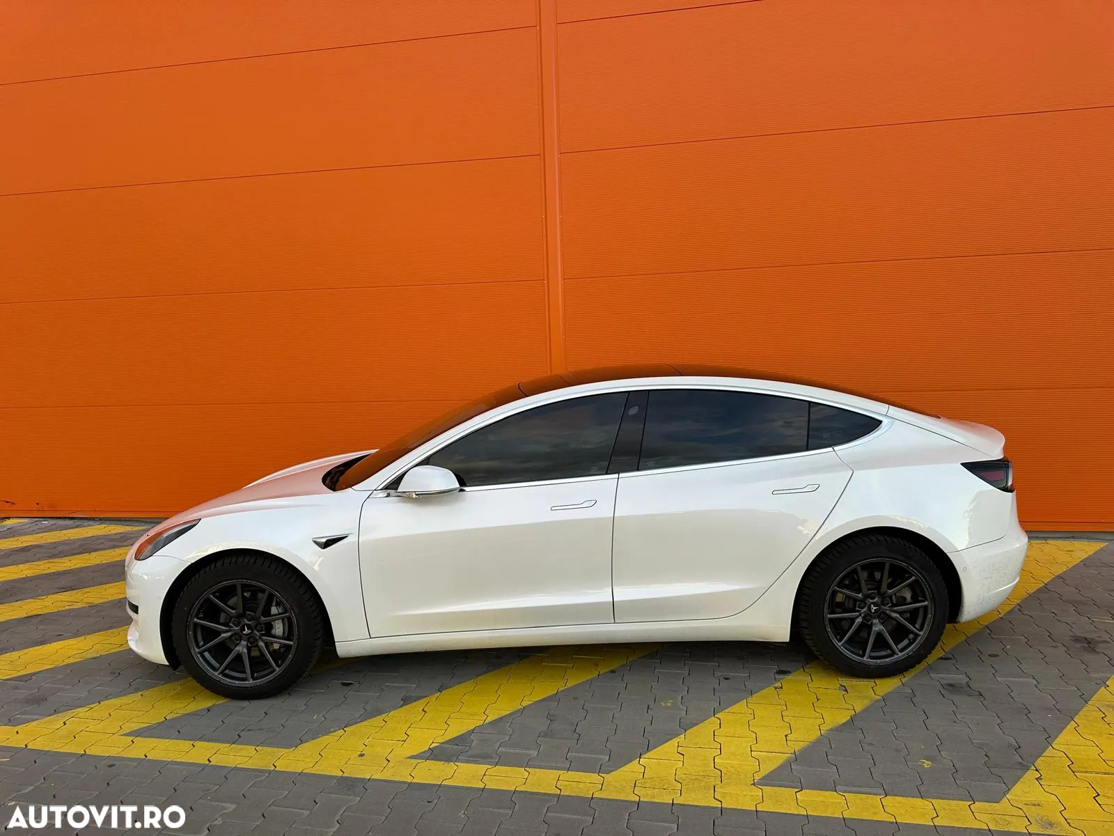 Tesla Model 3 Standard Reichweite Plus Hinterradantrieb - 2