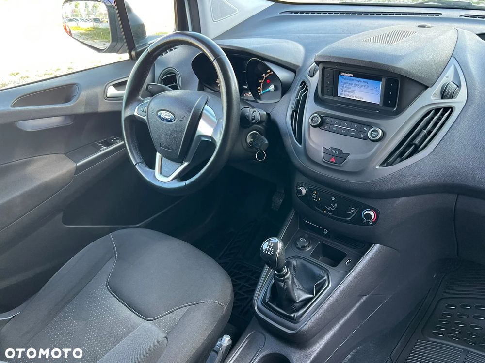 Ford Transit Courier - 17