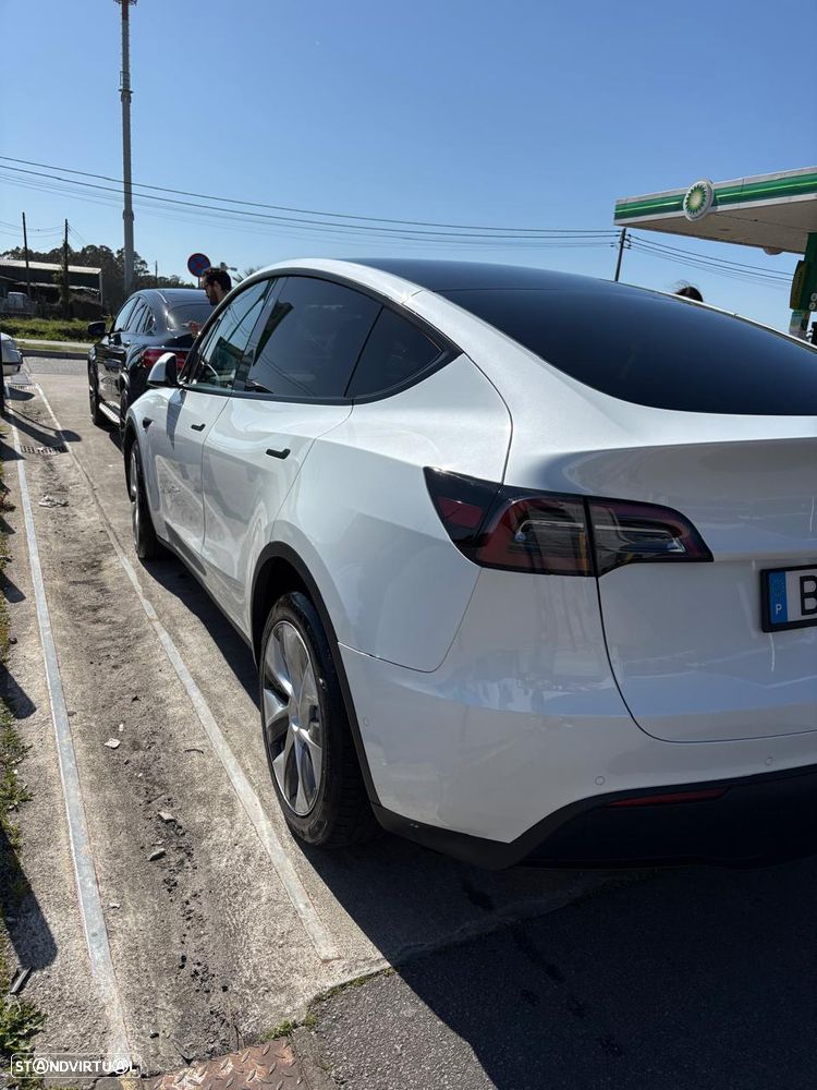 Tesla Model Y - 10