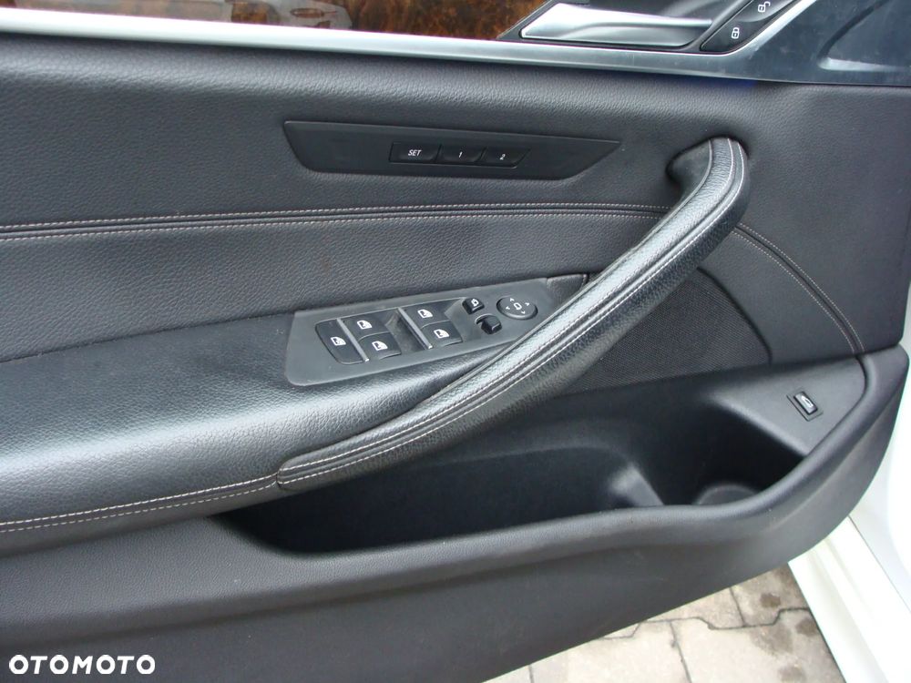 BMW Seria 5 520d xDrive M Sport sport - 9