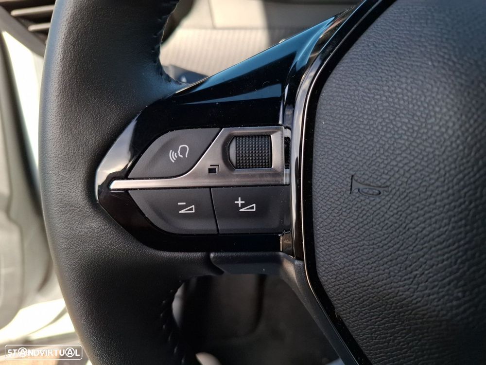 Peugeot 2008 1.2 PureTech Style - 16