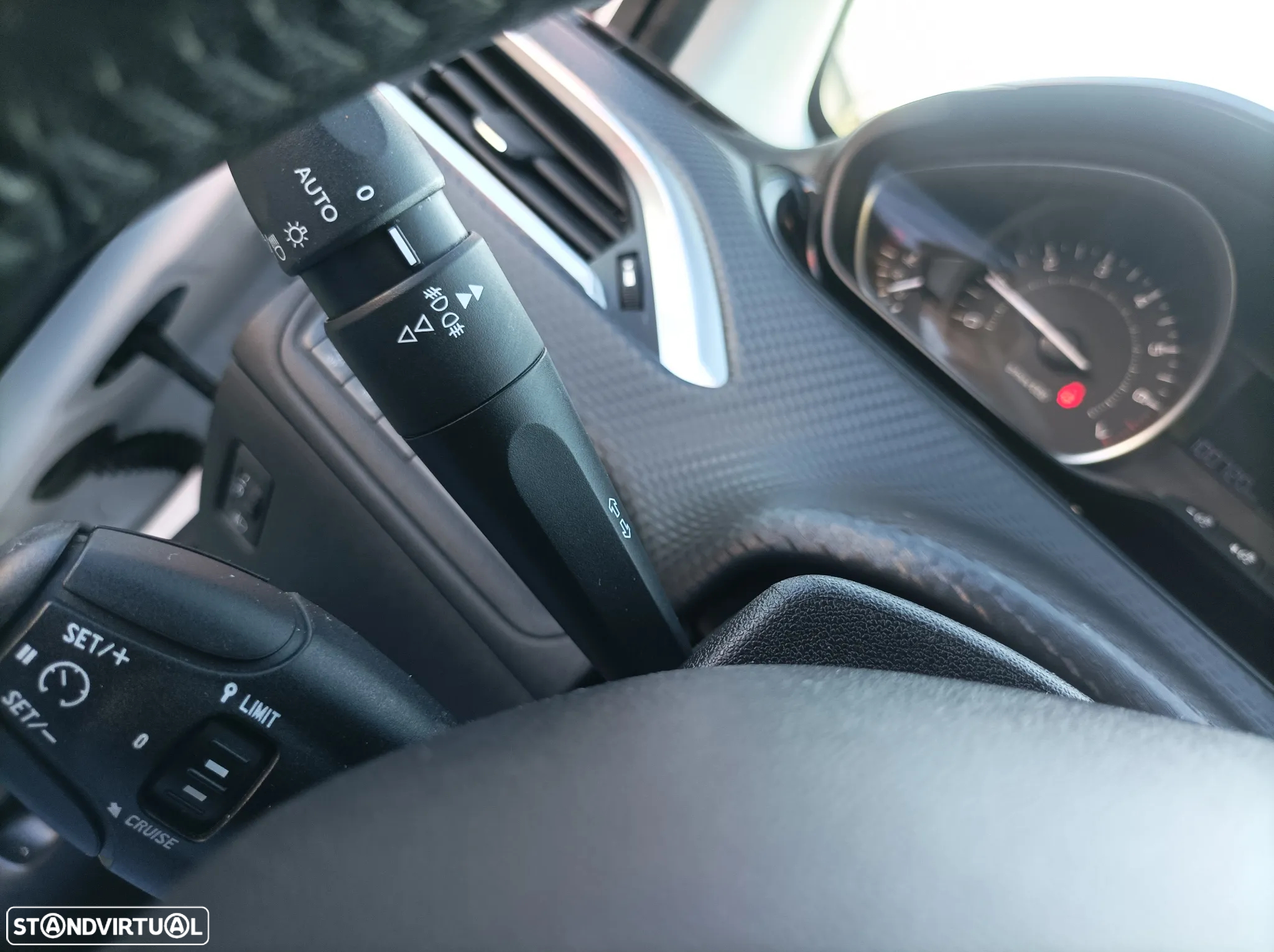 Peugeot 208 1.2 PureTech Style - 17