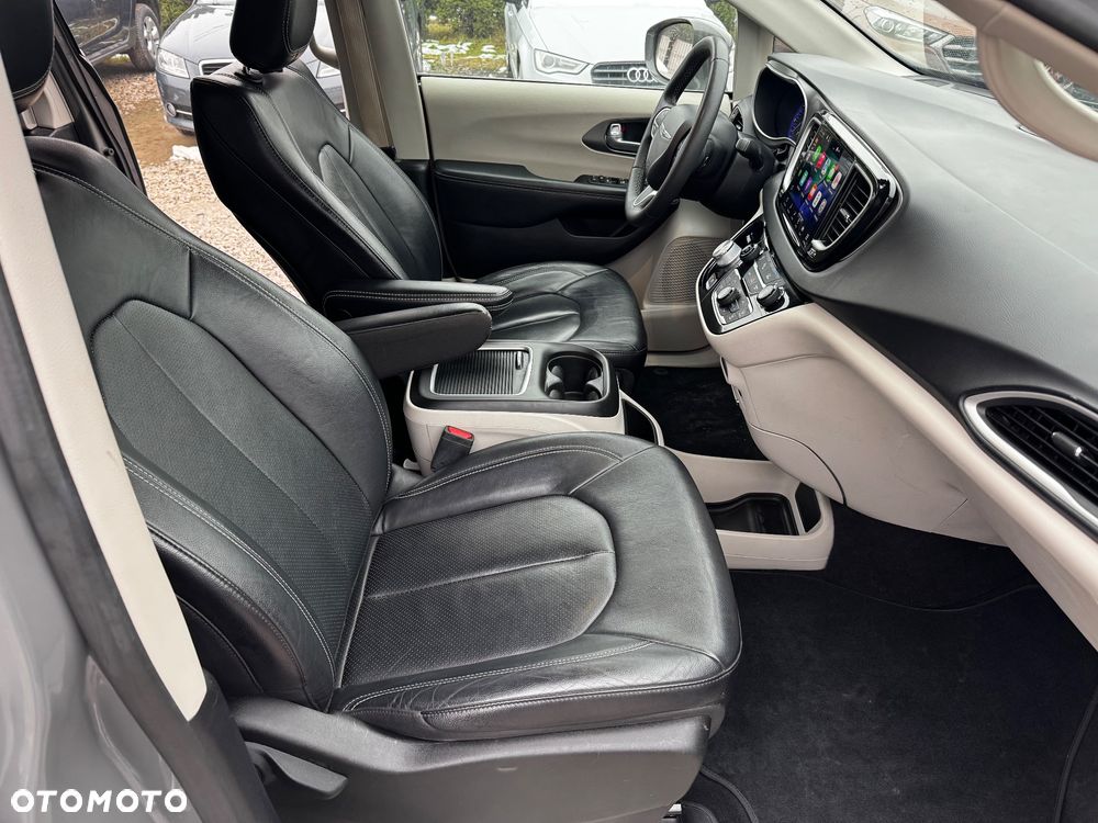 Chrysler Pacifica - 32