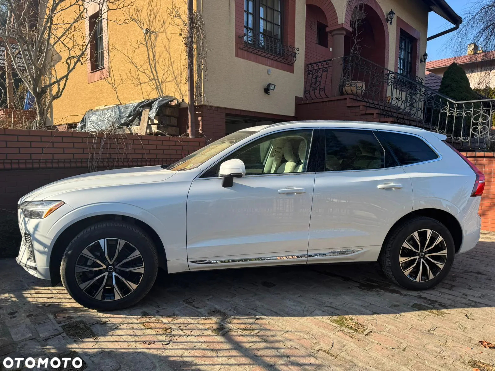 Volvo XC 60 B5 B AWD Plus Bright - 2