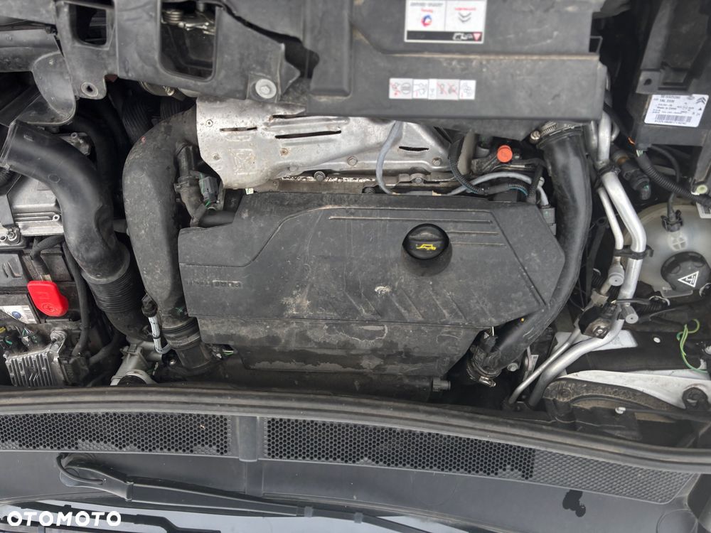 Peugeot 3008 1.6 PureTech HYbrid GT Line S&S EAT8 - 7