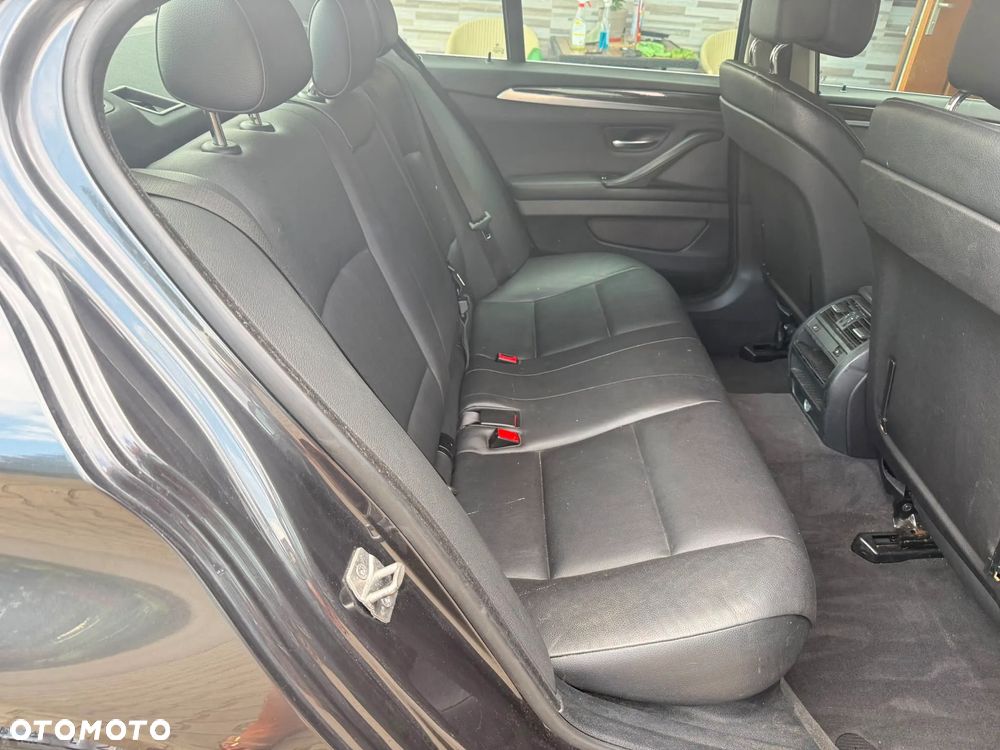 BMW Seria 5 528i xDrive - 25