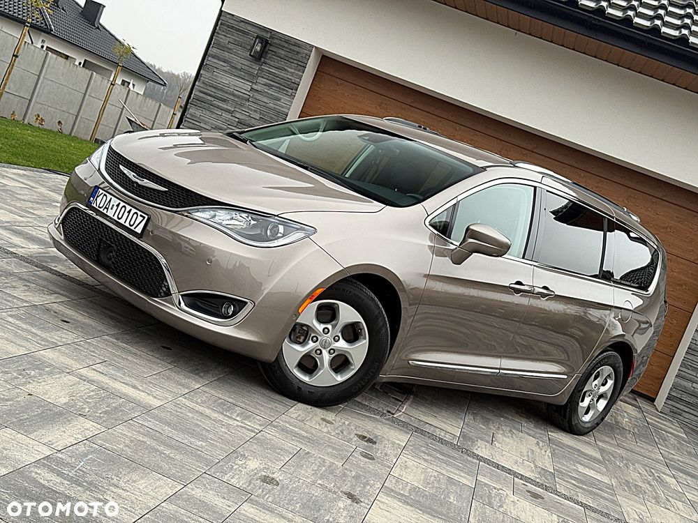 Chrysler Pacifica - 30