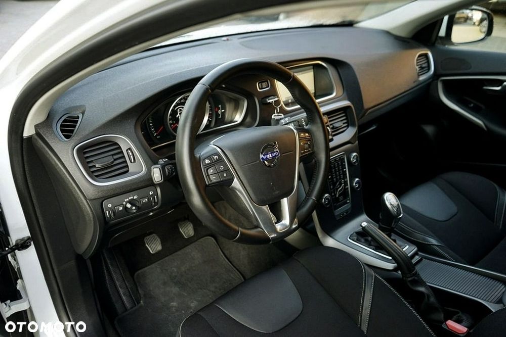 Volvo V40 D2 - 15