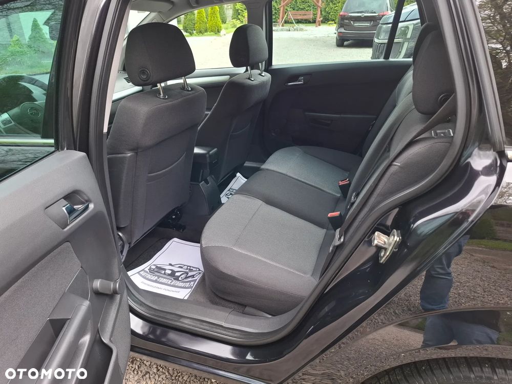 Opel Astra 1.4 NJoy - 23