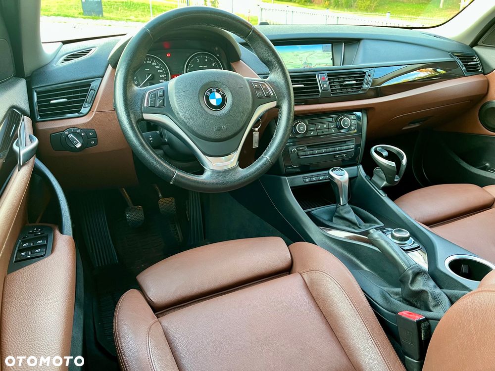 BMW X1 xDrive20i Sport Line - 32
