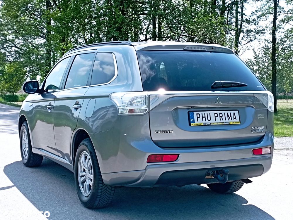 Mitsubishi Outlander 2.0 4WD Top - 18