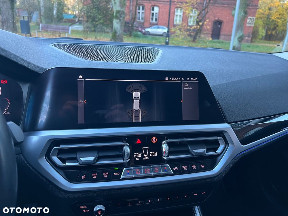 BMW Seria 3 320d Sport Line Shadow - 16