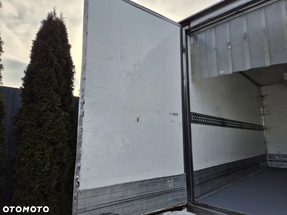 Chłodnia Mroźnia 6 palet 3.4m długa 2.25 szeroka Carrier xarios 350, zasilanie stacjonarne 230v, 2018 rok stan bdb! - 10