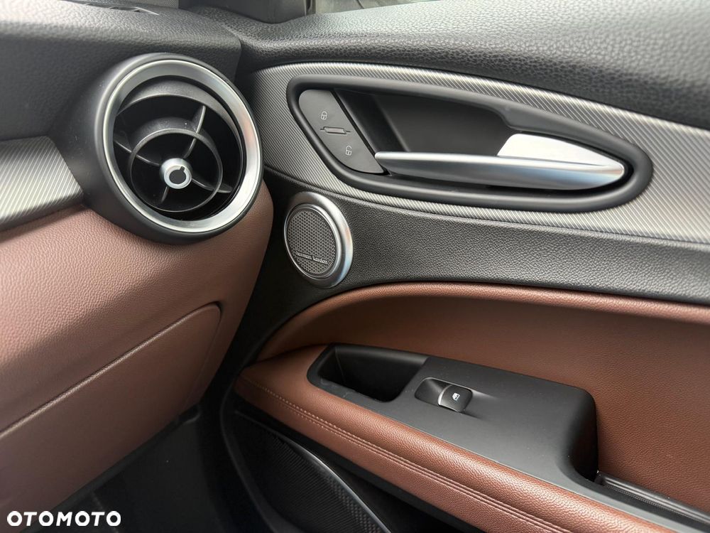 Alfa Romeo Stelvio 2.0 Turbo 16V AT8-Q4 Lusso Ti - 10
