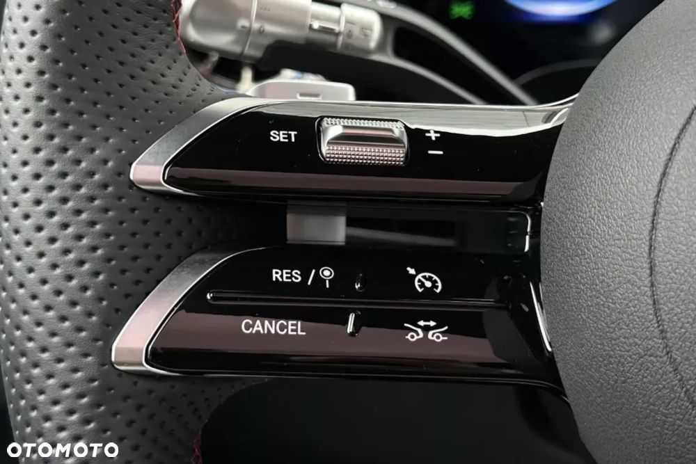 Mercedes-Benz GLB 250+ EQ - 12