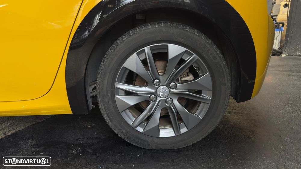 Peugeot e-208 Allure Pack - 46