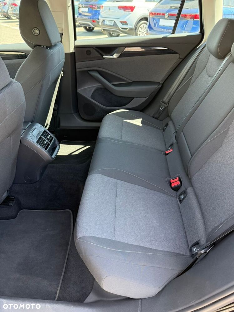 Volkswagen Passat - 28