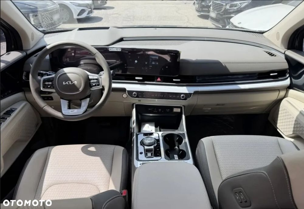 Kia Carnival - 7