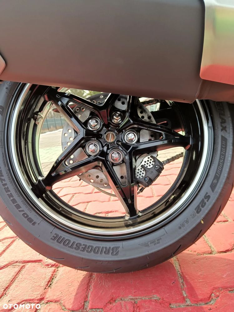 Kawasaki H2 - 23
