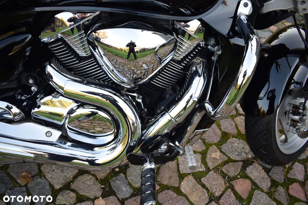 Suzuki Intruder - 11