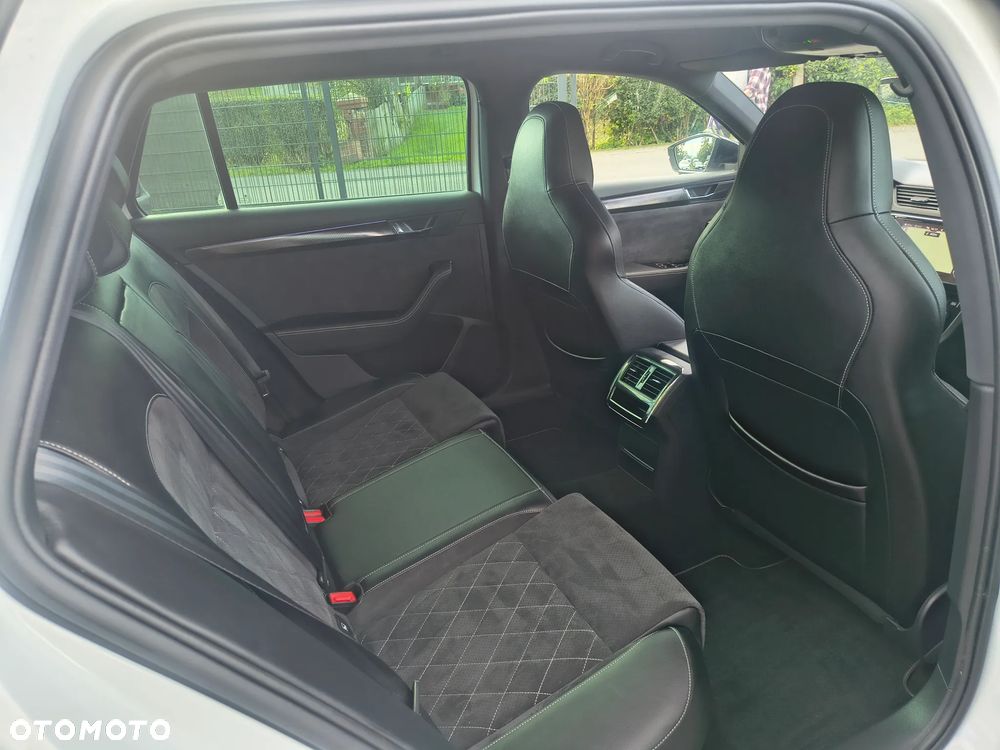 Skoda Superb 2.0 TDI DSG Sportline - 23