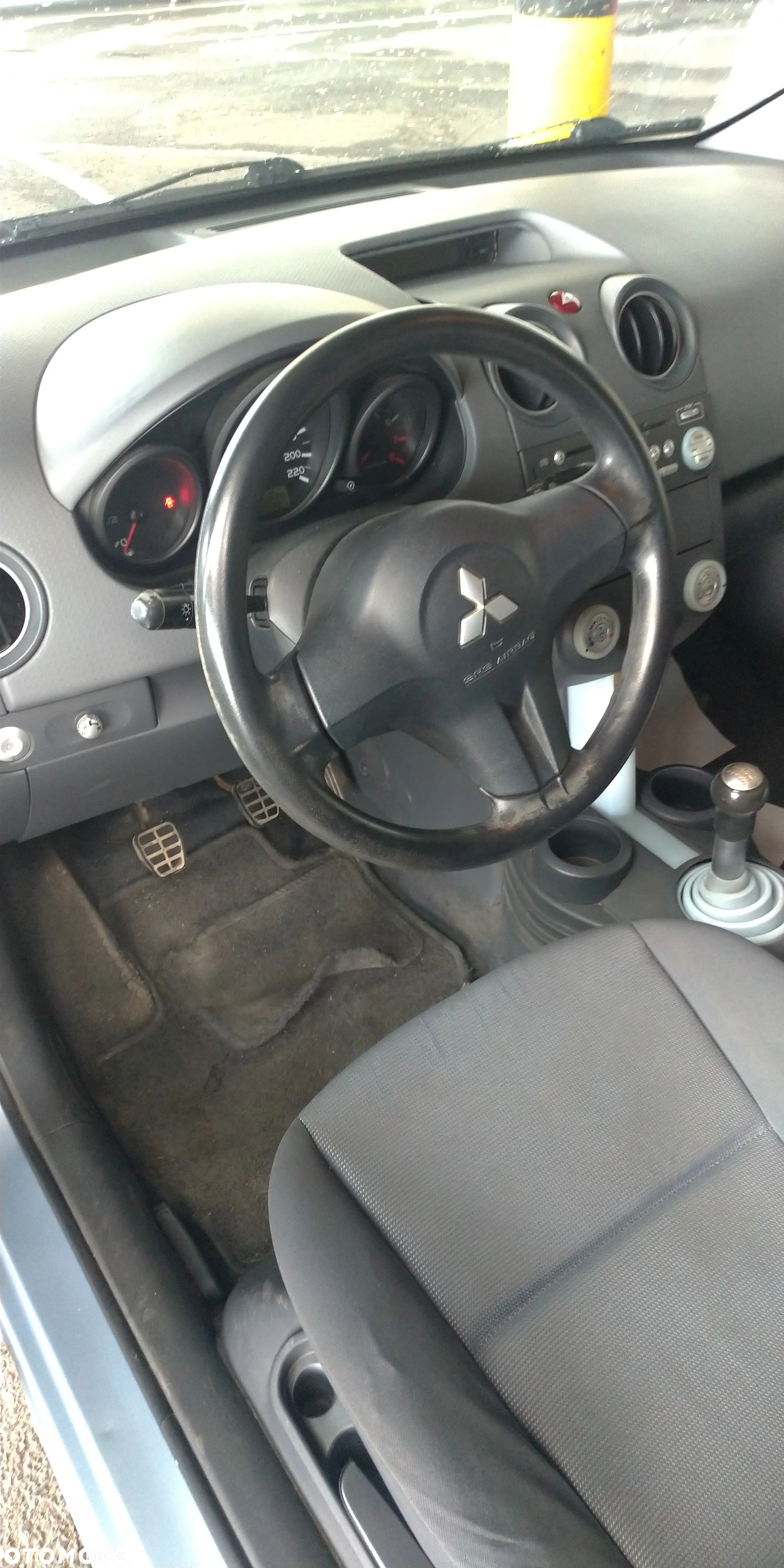 Mitsubishi Colt 1.3 Inform - 17